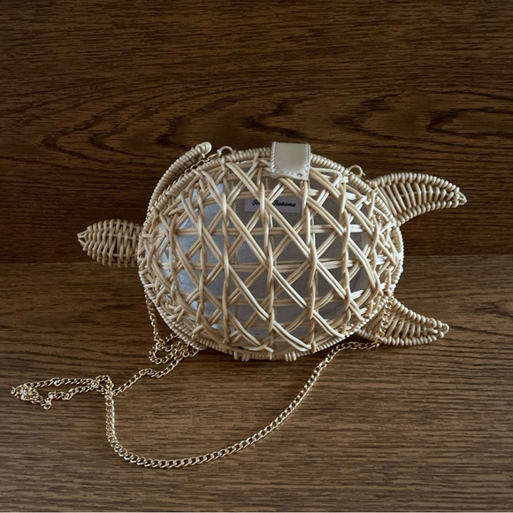 Tommy Bahama Woven Turtle Crossbody Bag in Natural Straw with Gold Chain NWT - Picture 7 of 8